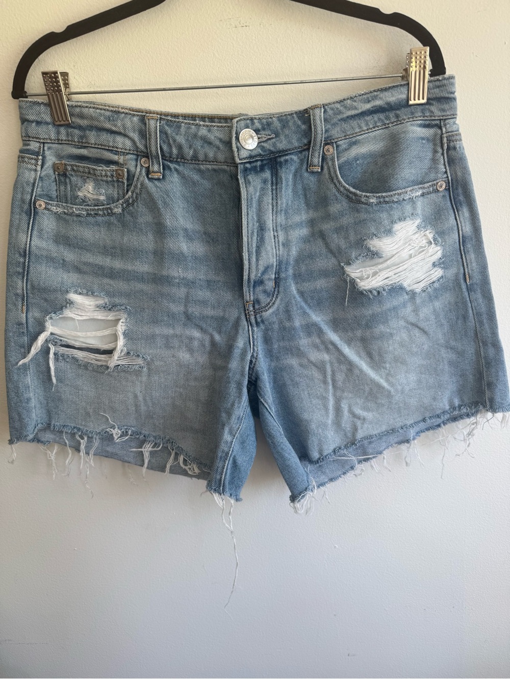 American Eagle Distressed Denim Shorts Light Wash Raw Hem Size 10